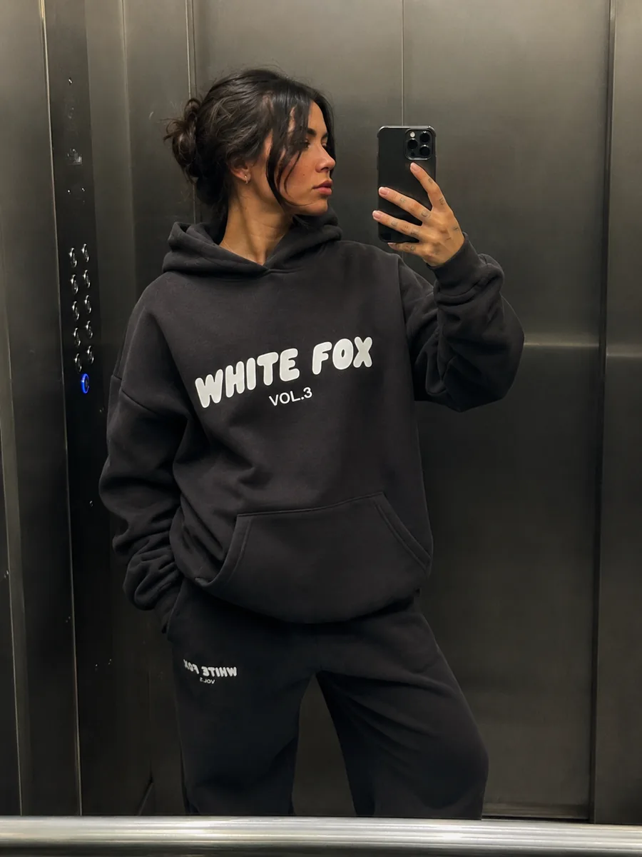 Foto de una prenda generada con Facha — Foto para redes · 4:5